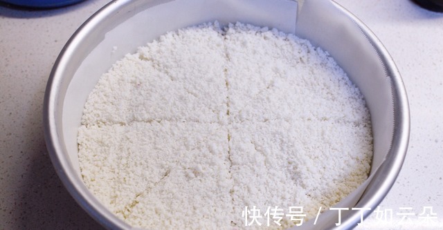 一出锅就满屋飘香的桂花糕,口感细腻香甜,入口即化!