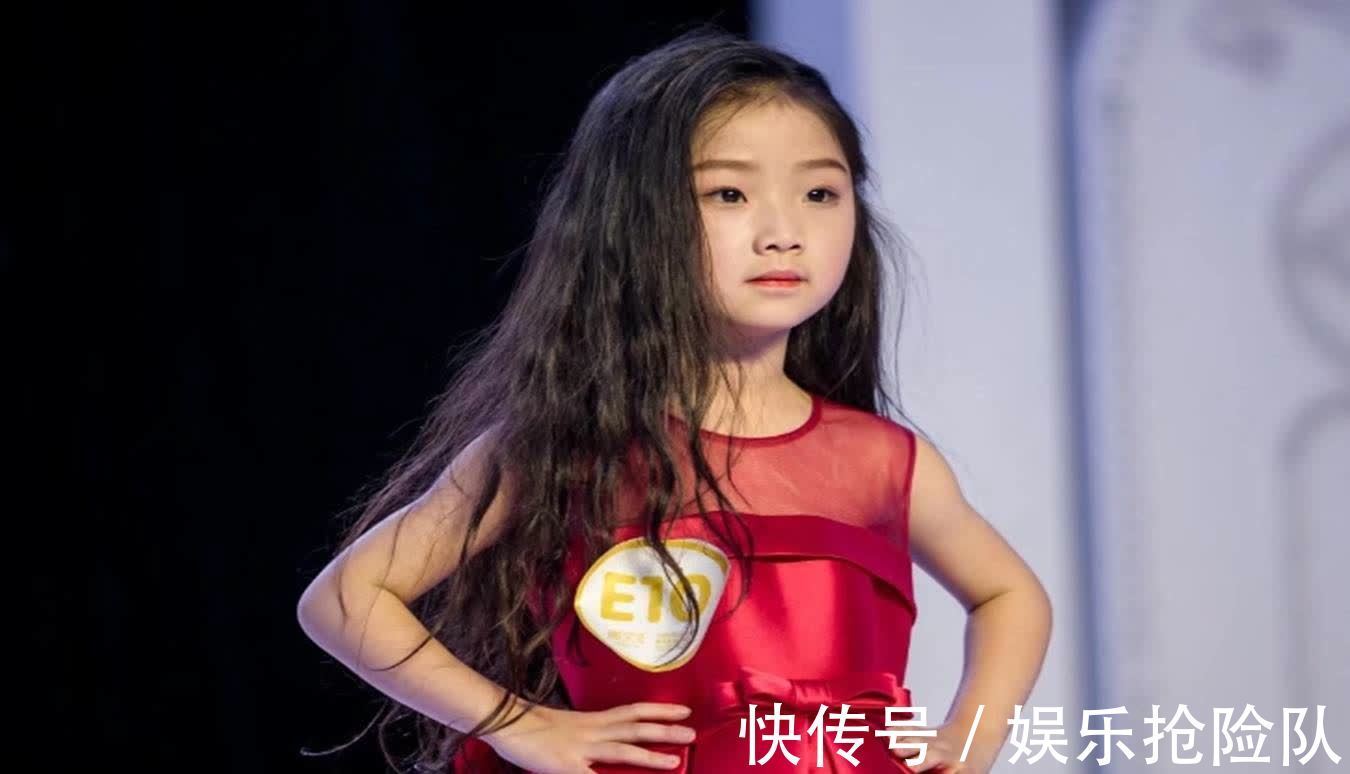 古装模特|小男孩当“古装模特”,因为脸上表情走红,网友:孩子的童年毁了