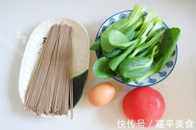 一个人|一个人的晚餐，少油少盐低热量，做法简单，好吃不长胖