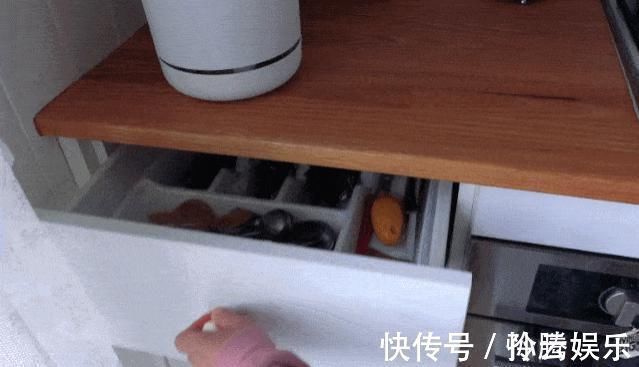 阿姨|55岁不结婚,晒房间引100万人点赞生活好不好,看卧室就知道