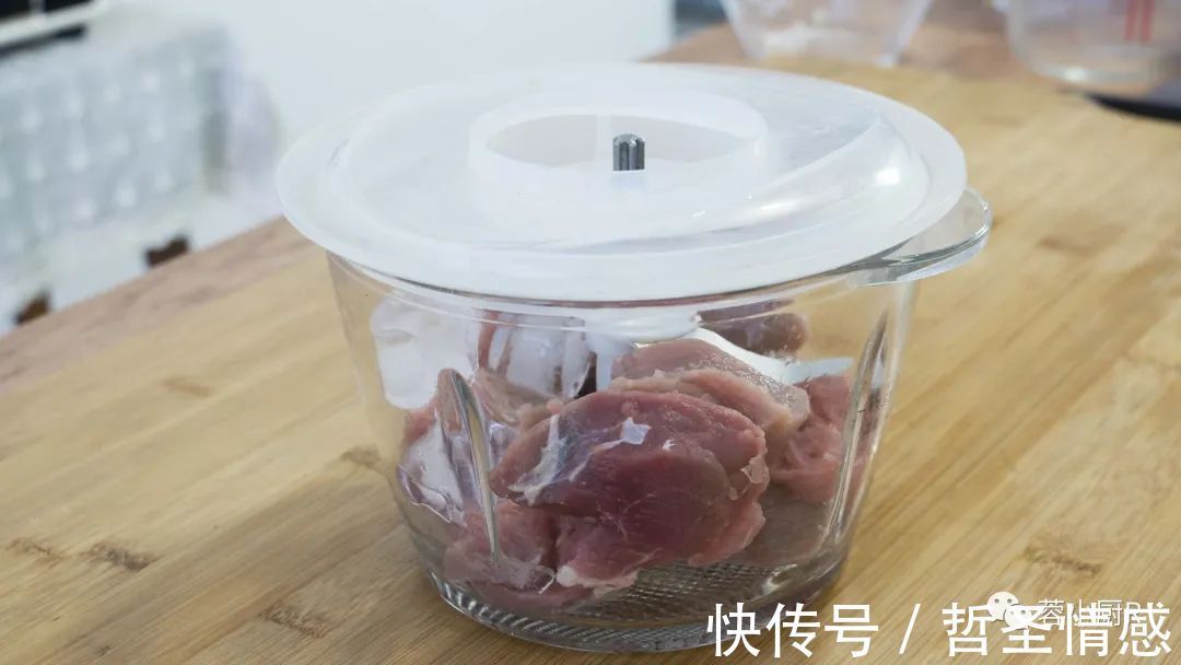 q弹|丸子要好吃，调馅是关键！教你饭店不外传的做法，一口一个超过瘾