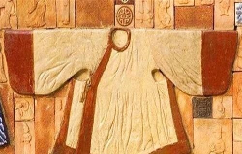 宽袍!古人喜欢把东西塞进袖子里,难道不怕掉出来吗里面的机关太多了