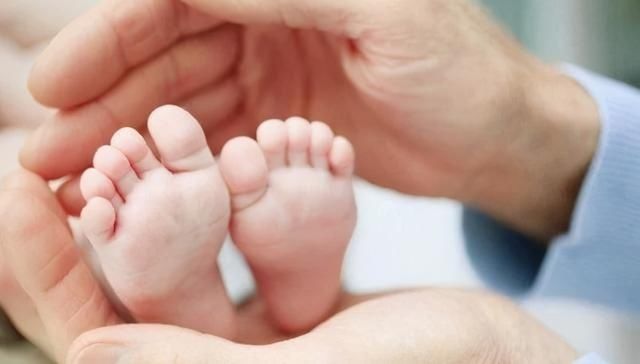 朋友|为啥新生儿医院要留脚印？除了留作纪念，这些用处对宝宝很重要