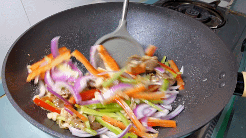  面馆|羊肉炒面的正确做法，面条劲道好吃，不坨也不粘，比面馆还好吃