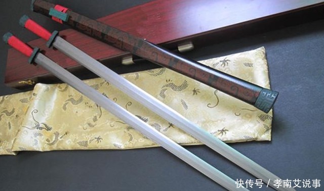世界3大霸道双剑:一把埋藏千年不生锈,一把刀刃像蛇,威力凶悍