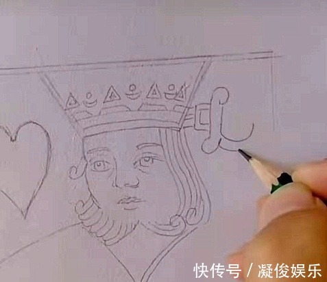 铅笔@小伙拿铅笔画“扑克牌”,开局:技术不达关,完工:可以打牌了!