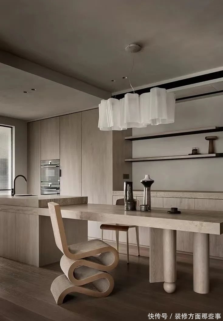 侘寂风混搭，造就美学盛宴，这个家有点儿时髦|198㎡大平层 | 主卧