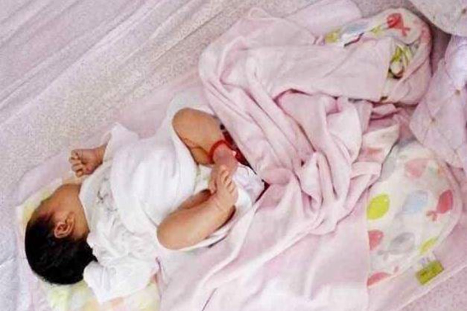 睡眠|天凉宝妈更应注意孩子睡眠,1招避孩子蹬被,不让娃成“鼻涕孩”