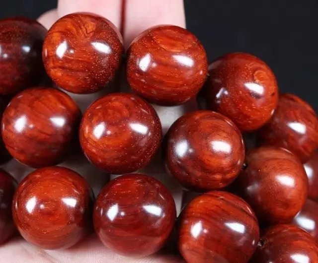 精髓|“亮了盘,涩了放”,小叶紫檀盘玩的精髓1分钟掌握!