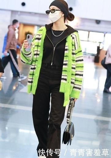 外套|秋冬外套里面怎么穿?建议试试这3件“内搭”,个性时髦又保暖