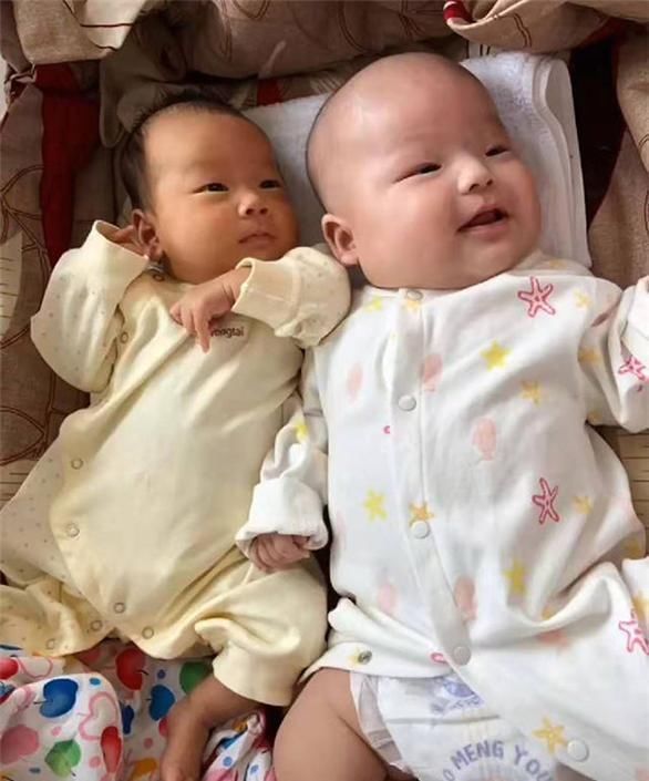 孩子|2个孩子同一天出生，一个喝母乳，一个喝奶粉，5个月后差距太明显