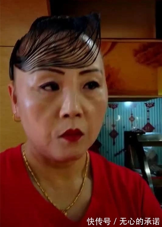 阿姨 阿姨的新发型很吸睛,头发稀疏,90后女生:仿佛看见未来的自己
