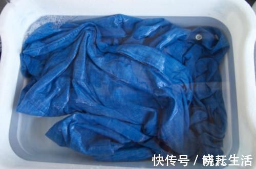 酱油|生活百科:四种衣物清洗小技巧,氨水可以清洗衣服上的酱油污渍!