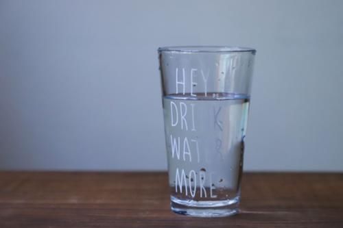 肾功能|上厕所时,尿液“发黄有异味”,并非上火,或是身体在“求救”!