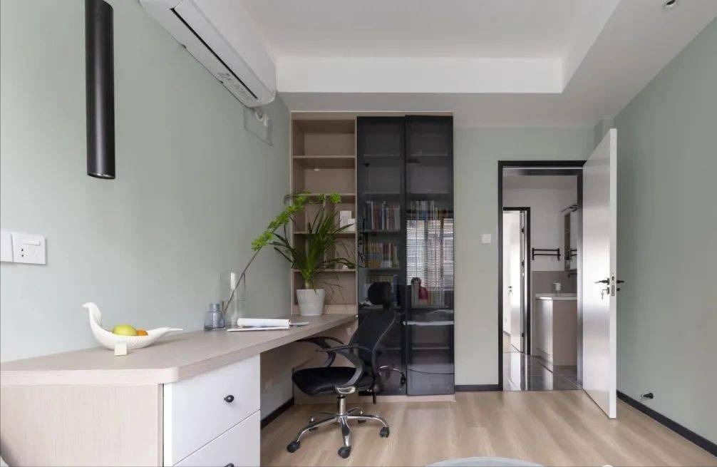 玄关|小夫妻的优雅两居，U型衣帽间真大气，圆形家居内敛又舒适，超美