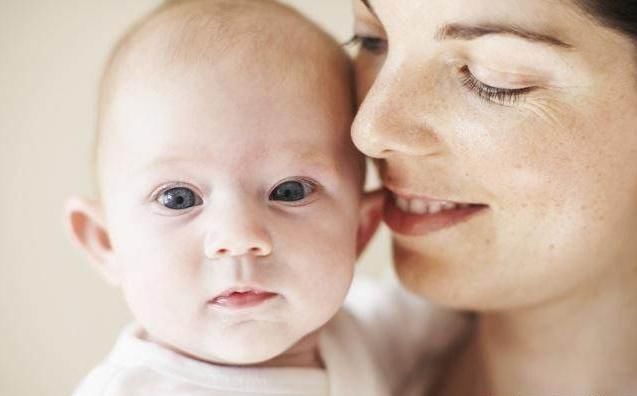 宝宝|婴儿时期这样跟宝宝说话 会让宝宝变得更聪明