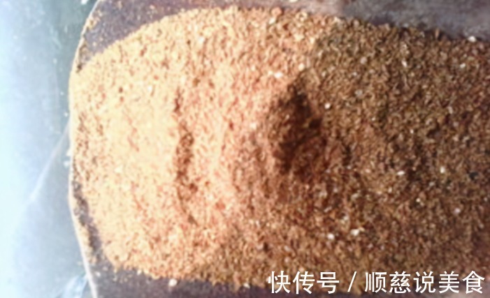 养花其实不用买土,这么配置万能营养土,有营养又透气