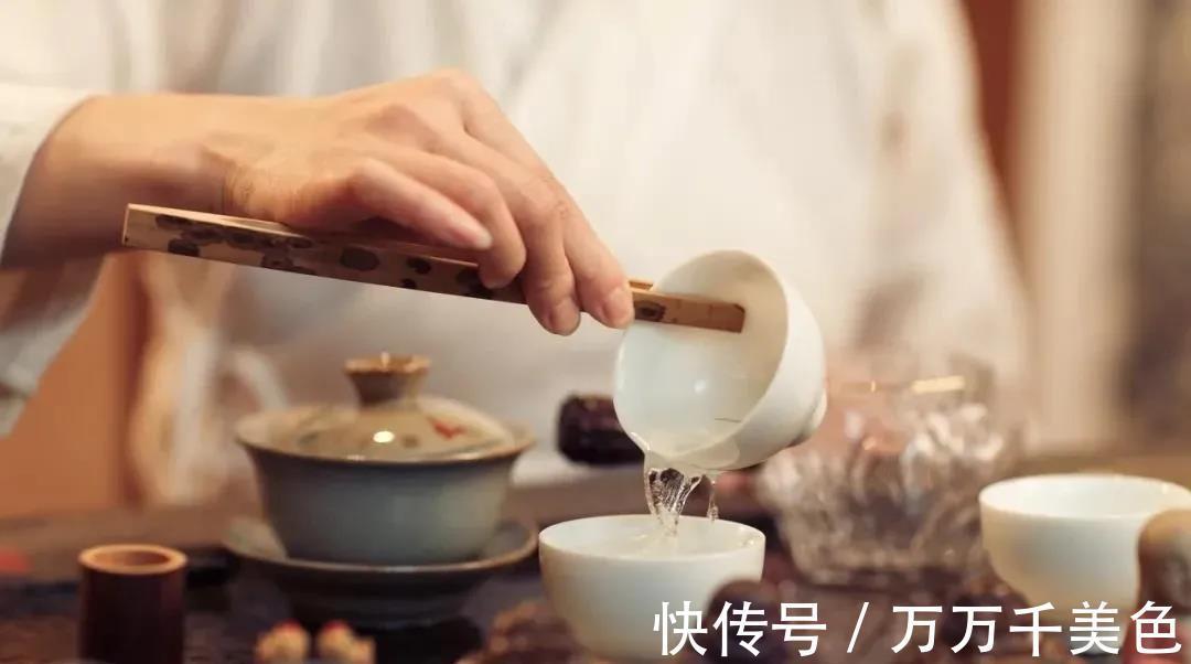 人体|喝茶太多会引发人体中毒,每天最多能喝多少?