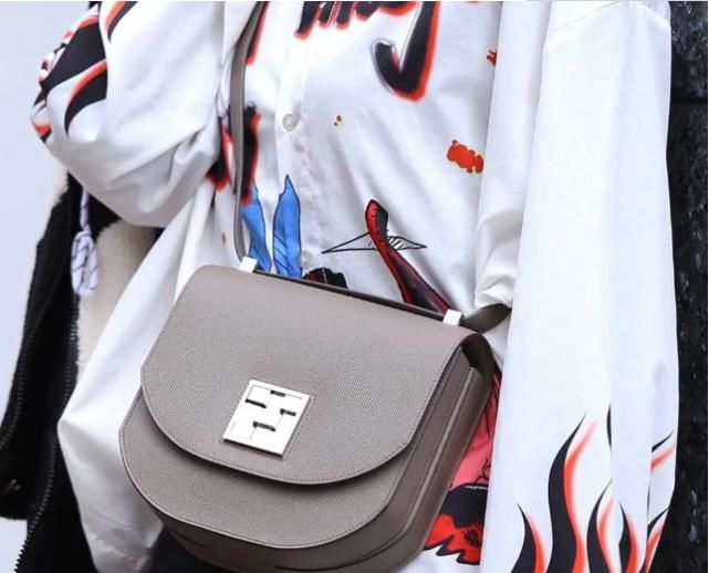 大牌包包锁扣奥秘多~你最爱哪个？