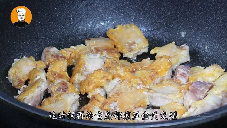 我家五花肉从不红烧，淋入2个鸡蛋，不炒也不炖，软糯不油腻