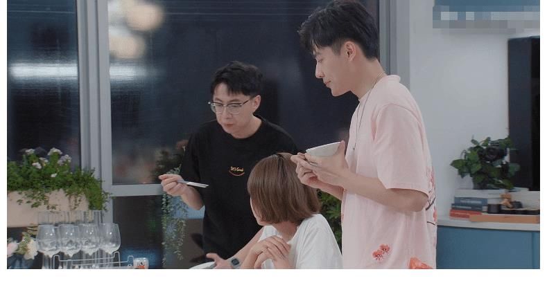 陳思銘|心動的信號4：男4表現(xiàn)欲太強，素質(zhì)堪憂，居然坐在桌子上吃飯！