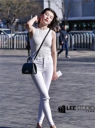 街拍;怎么搭配高级感的一身白色,一起来看看吧