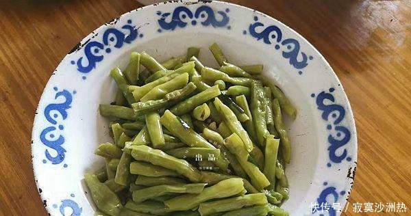 回家陪婆婆吃午饭,做了四菜一汤,荤素皆美味,大家吃得好开心!