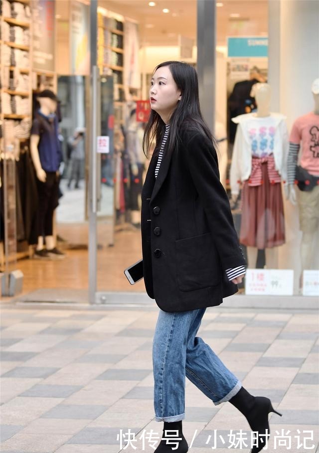 位美女选择|宽松的牛仔裤配上显瘦的效果, 修身的牛仔裤展现身材曲线, 你喜欢哪一种