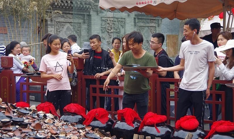 美女|男性开始衰老时，或出现四个“丑态”，若你没有，恭喜你还年轻