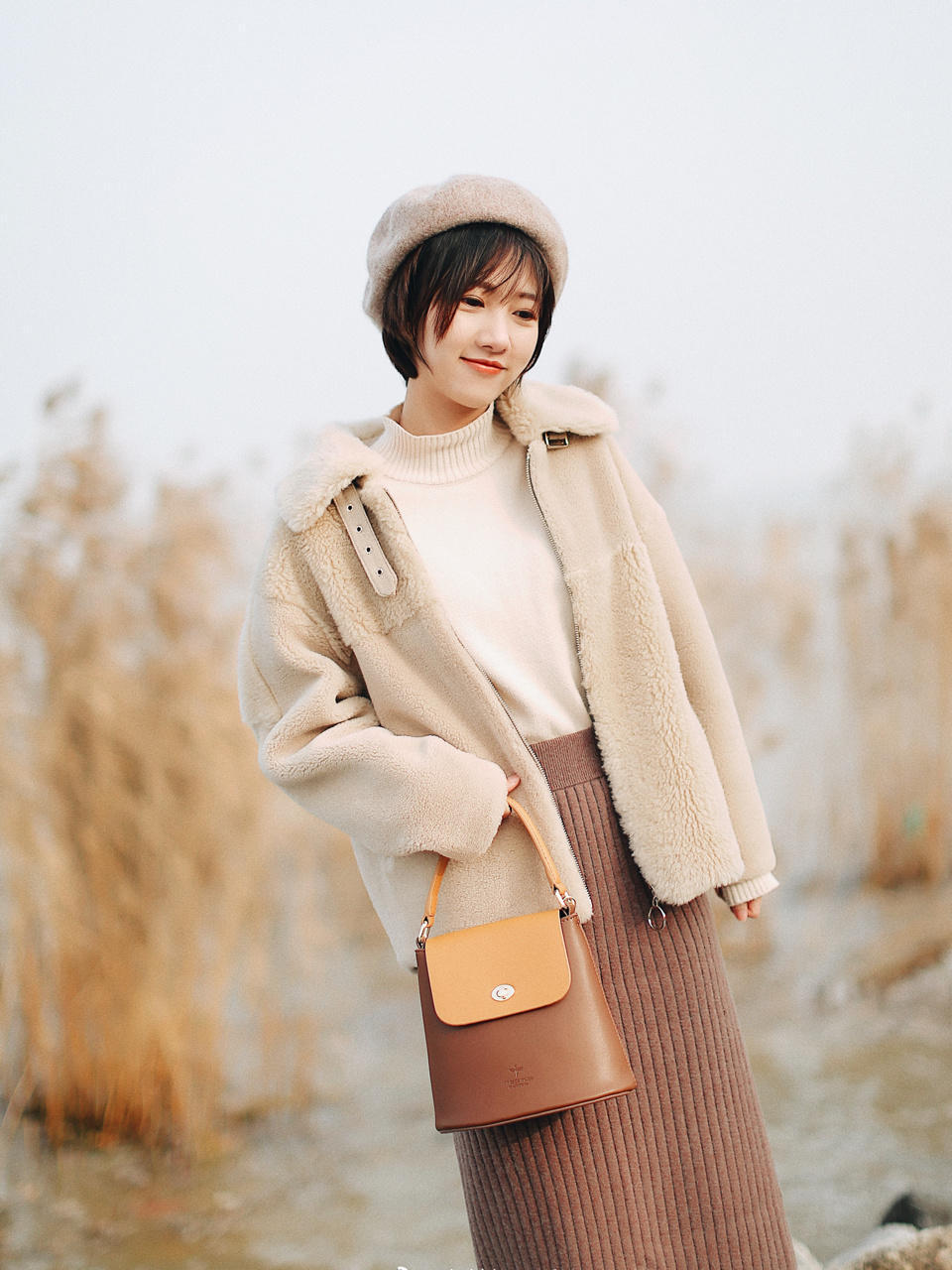 潮酷girl不容错过的“皮毛一体外套”,建议入手,上身即好看