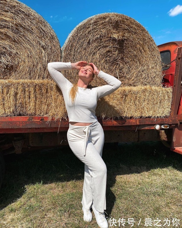 过头臂屈伸|胖子也有春天,英国大码超模140斤,却拥有让人羡慕的沙漏身材