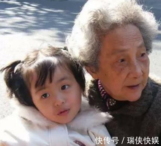 食物|4岁女孩喝水进医院,大夫提醒3个时间段不要给娃喝水