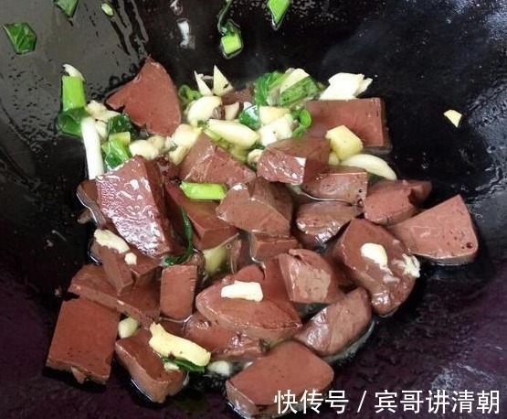 黑便|吃完猪血拉出黑便,对健康是好还是坏很多人不清楚,赶快了解下