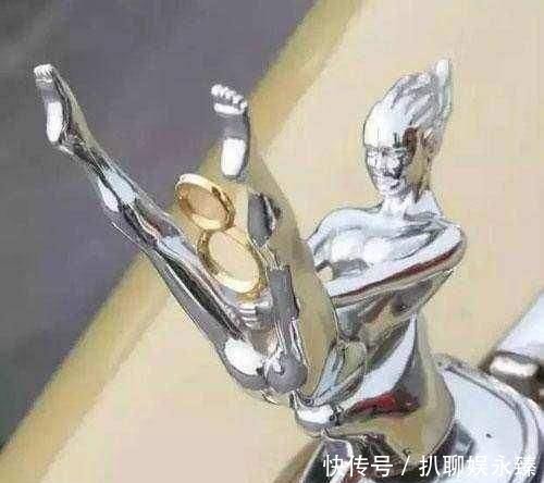 像小人一样的车标