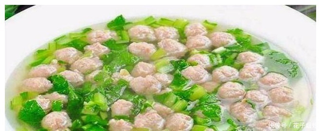 青菜|这样做的肉丸子滑嫩有嚼劲，简单又营养，全家爱吃，汤都喝完！