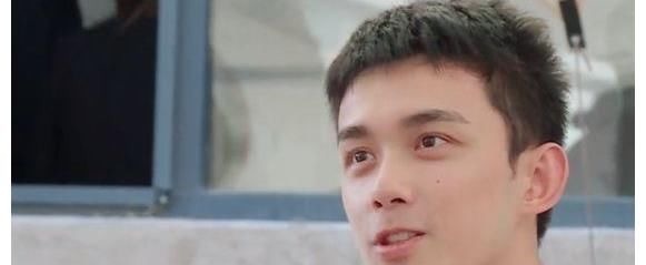 赵丽颖离开《拜托了冰箱》何炅飙泪送别,吴磊对她的评价一语中的