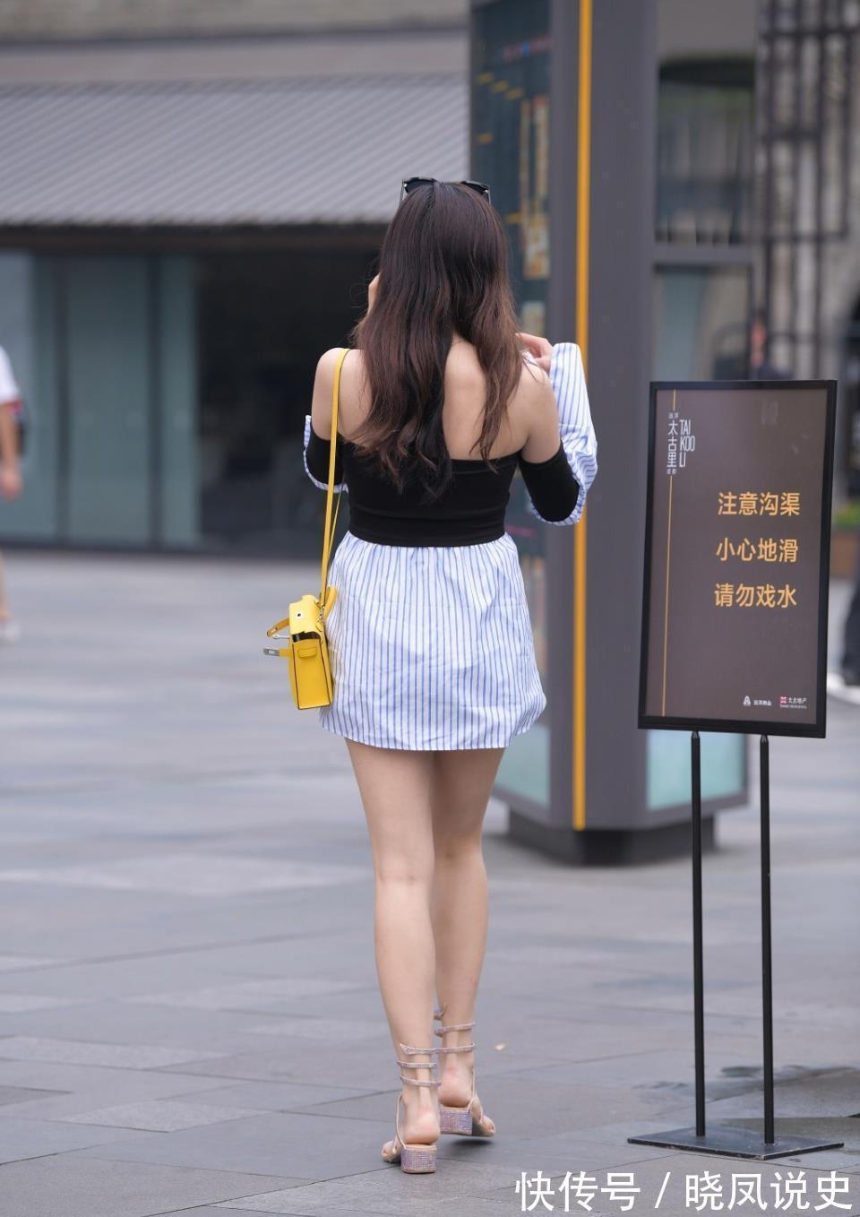 裙摆|清凉的抹胸裙，拼接的款式时尚又显个性，休闲有型靓丽出众