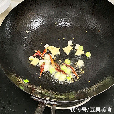 快来查收你的炝锅莲菜条秘籍