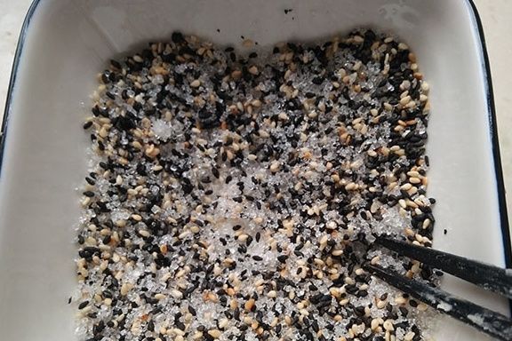 入秋后,儿子总喊我做它,烫点面粉就能做,外脆内甜,个个鼓大泡