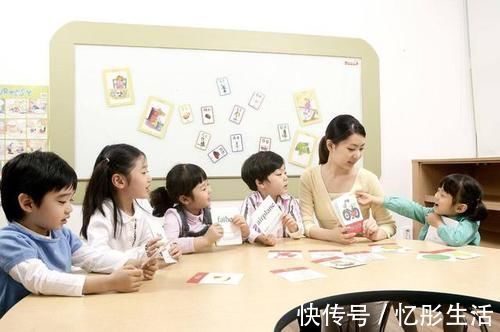 幼儿园|“幼儿园的饭真香”,妈妈看到女儿发来的照片后,开始怀疑人生