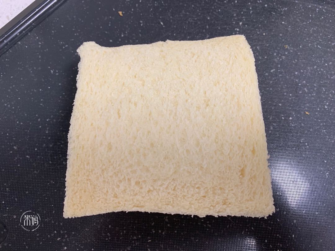 最近孩子迷上它，早餐宵夜都要吃，柔软焦香还拉丝，5分钟就搞定