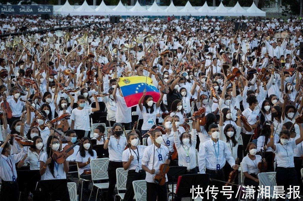 管弦乐队！委内瑞拉举行万人管弦乐队音乐会，试图挑战吉尼斯纪录