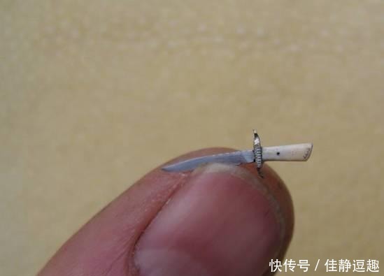袖珍刀剑匕首欣赏, 有的比指甲盖还小!