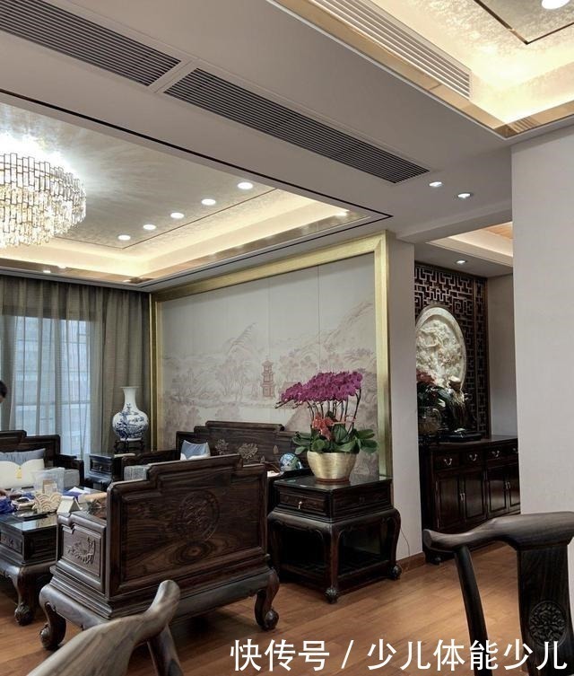 红木|土豪砸下千万,打造第一红木豪宅,一眼看过去都是人民币!