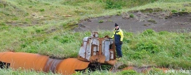 发现|退休老汉无人岛露营，无意发现巨型铁锈块，走近后却大呼不可能