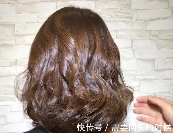 减龄 齐肩发不长不短很难受,新春发型木马烫搭配棕色才好看,减龄可爱