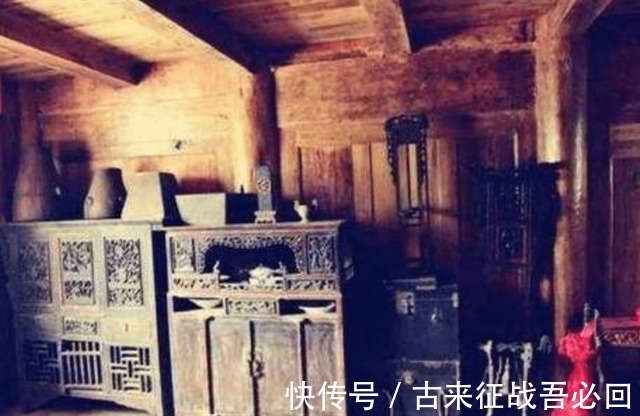 木屋$老农住价值8亿金丝楠木木屋,100万卖给投资商,今搬回乡下盖新房