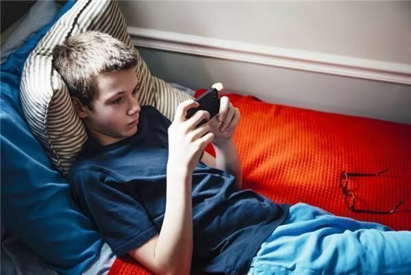 跳高跳远|女孩肚子奇大,医院检查竟发现腹中有“孩子”,得知真相父母崩溃