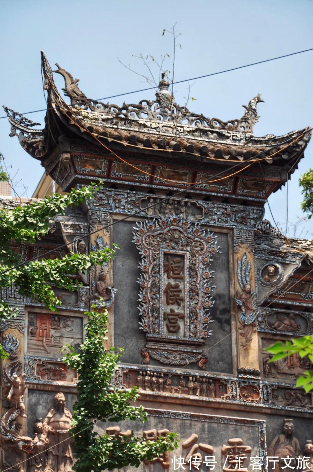 井盐|去年才通高铁,这座“十八线”国内小城,凭什么就火到了国外?