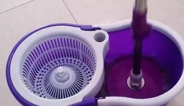 地才|拖了25年地才知道,只要水里滴一滴它,地板光洁透亮,一周不落灰